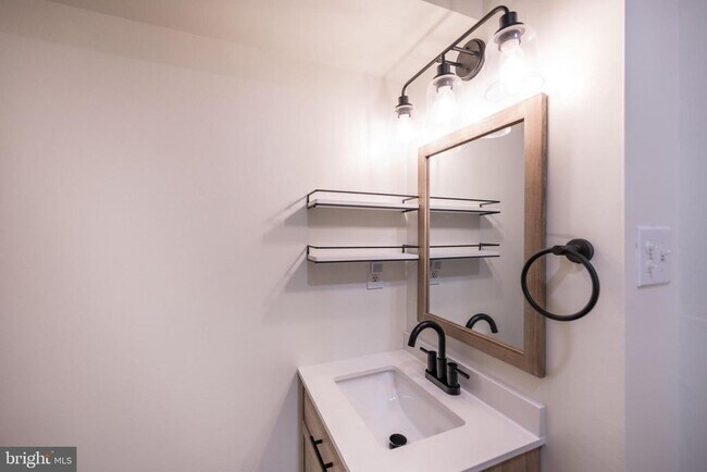 Building Photo - 1814 Christian St