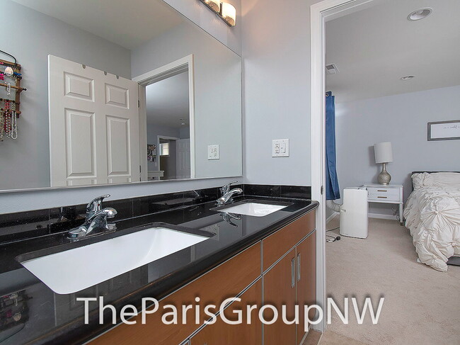 Building Photo - Wonderful 2012 Renton 3BR * Backs To Greenbelt