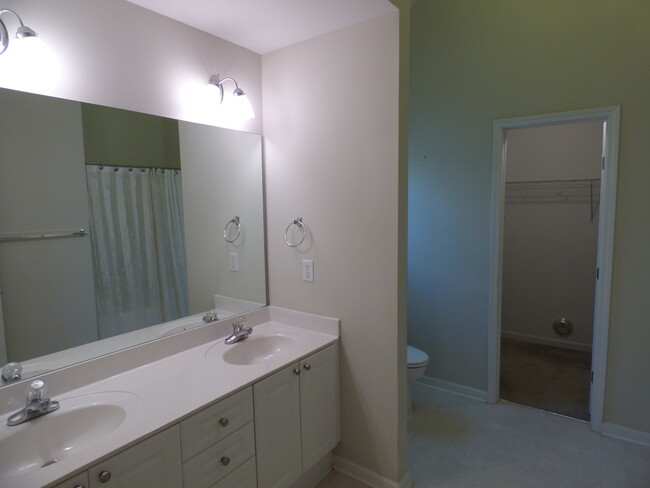Building Photo - 380 Forest Lakes Dr