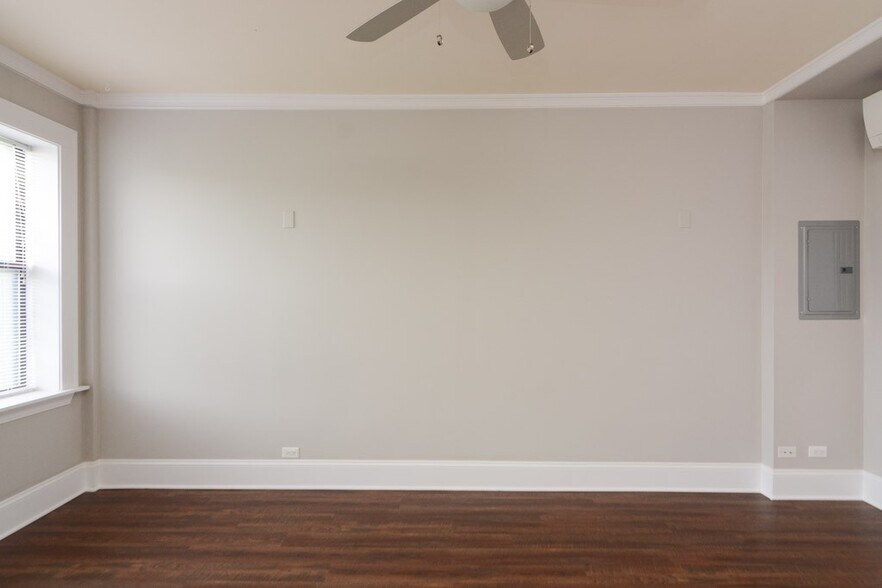 Building Photo - 817 W Lakeside Pl