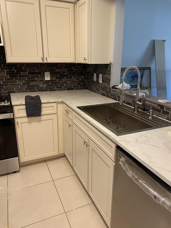 Building Photo - 5951 Regal Glen Dr