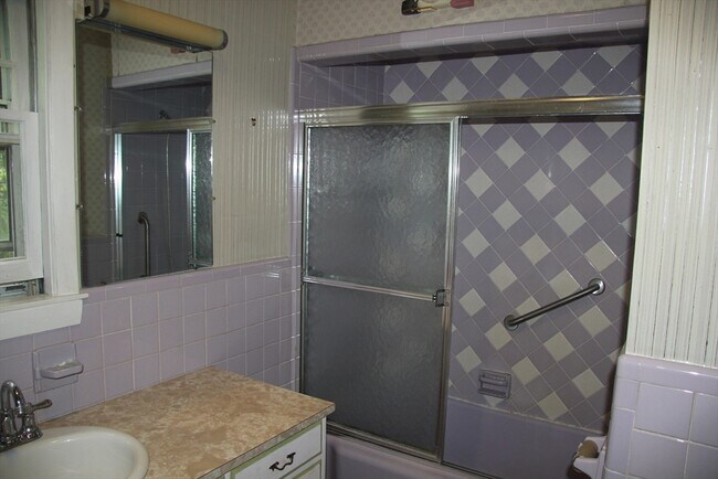 Building Photo - 14 Reed St