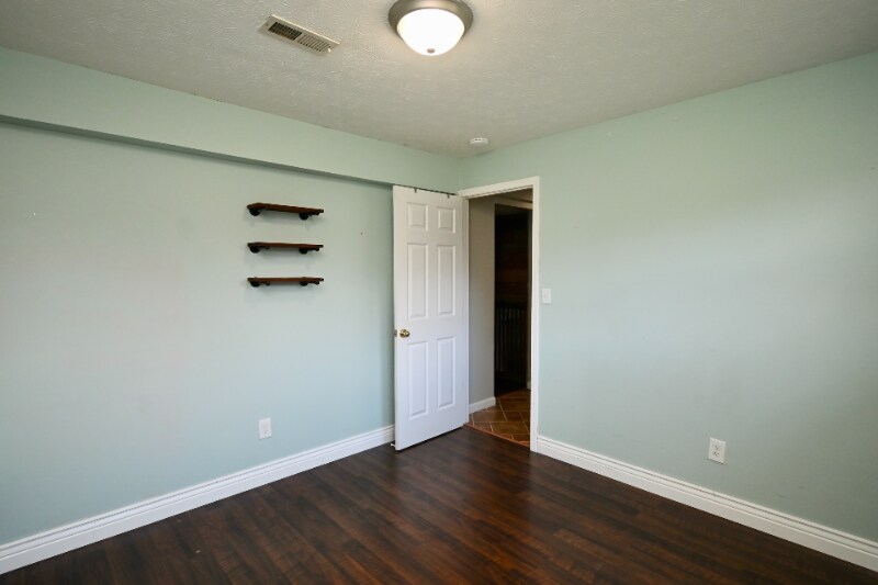 Building Photo - 615 Concord Rd