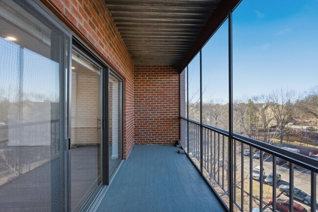 Building Photo - 2 Summit Dr