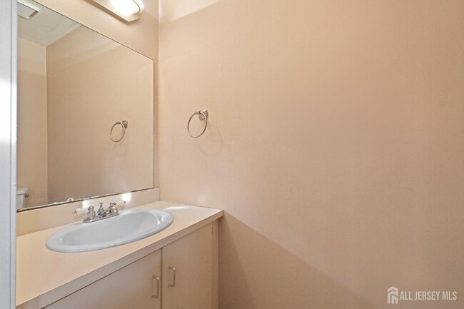 Building Photo - 13 Pear Tree Ln