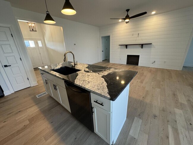 Building Photo - 753 Amanda Ct