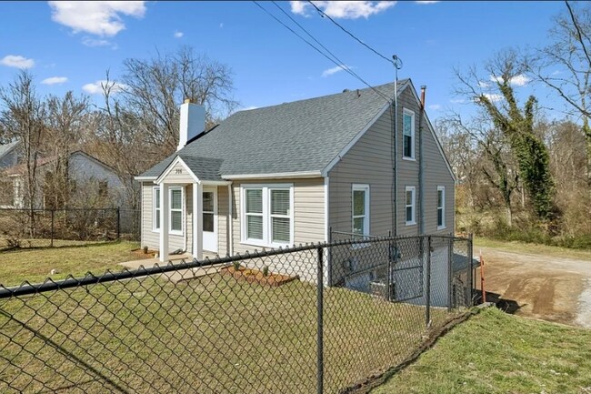 Building Photo - 306 W 17th St