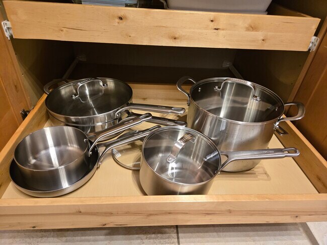 Building Photo - 3071 SE Aster Ln