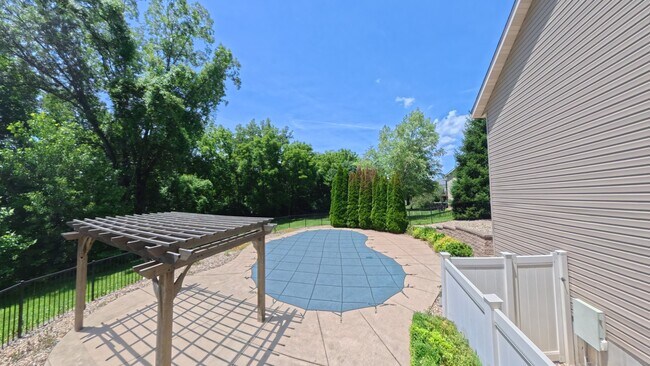 Building Photo - 308 Windsor Forrest Rd
