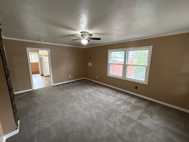 Building Photo - 465 Madrona Ave SE