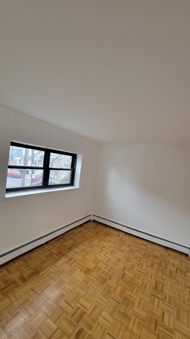 Building Photo - 204 Woodcliff Ave