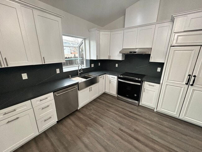 Building Photo - 3 Bedroom 2 Bath Home Modesto Ca