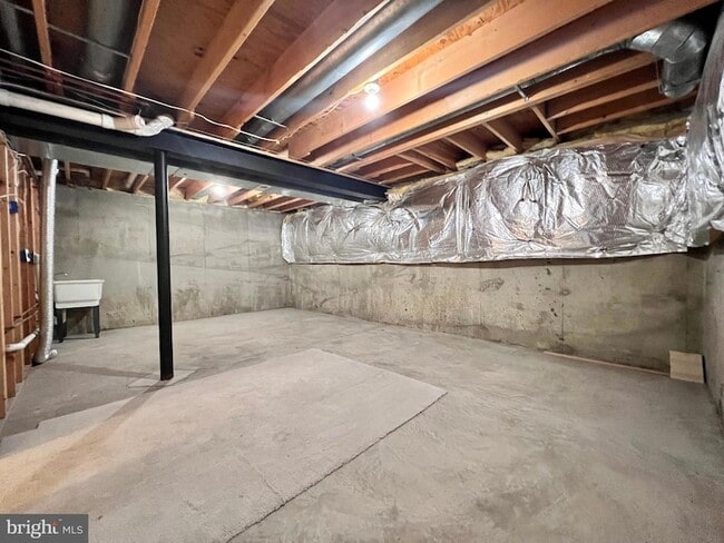 Building Photo - 8596 Trail View Dr