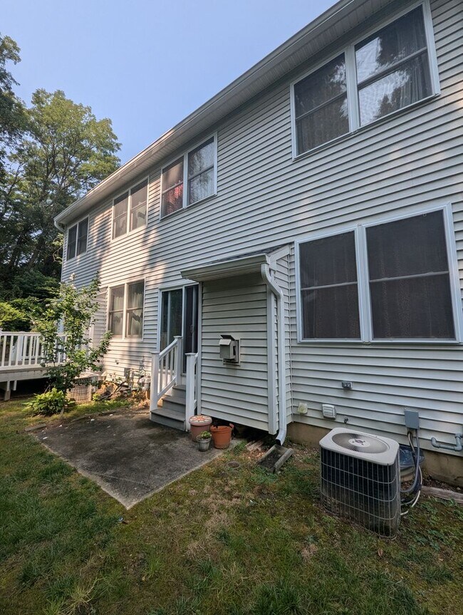 Building Photo - 14 Sand Hill Ct