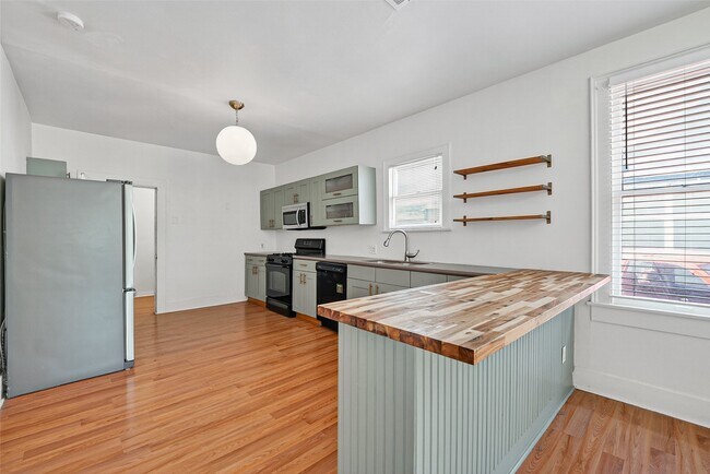 Building Photo - 2519 Stevens St