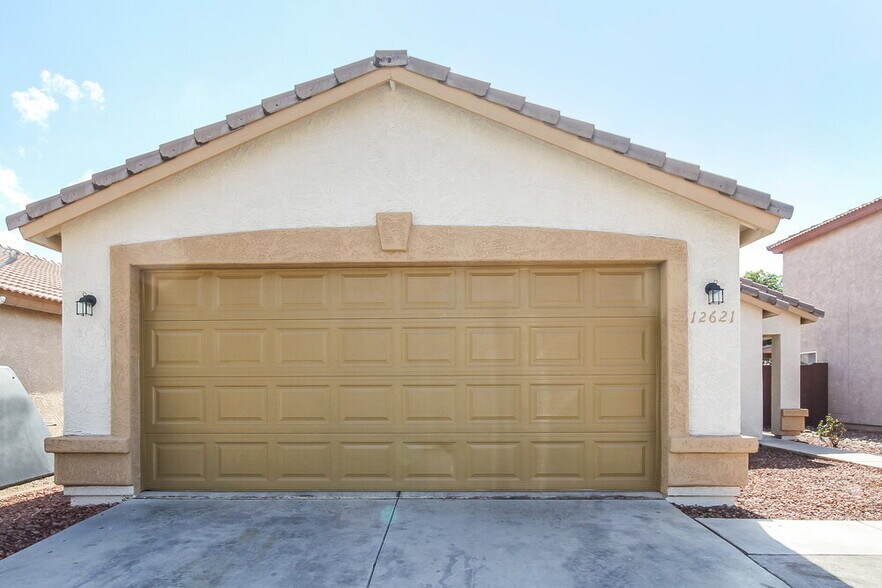 Primary Photo - 12621 W Bloomfield Rd