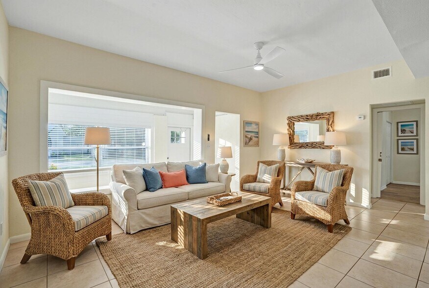 Building Photo - 1205 S Lake Dr