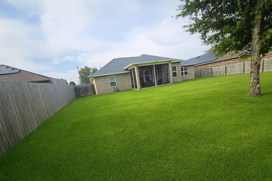 Primary Photo - 8484 Holley Hills Cir