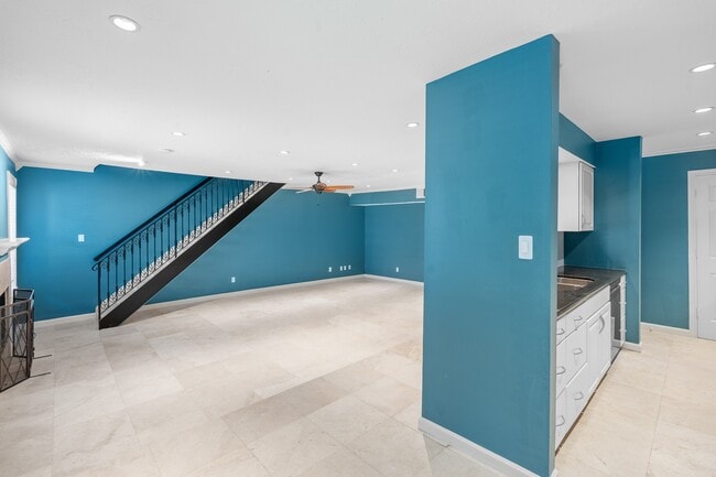 Building Photo - 5514 Beverly Hill St