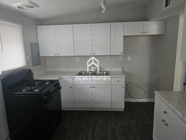 Building Photo - 920 St Anthony Ln