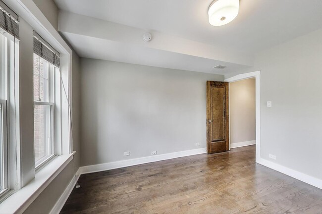 Building Photo - 1451 W Warner Ave