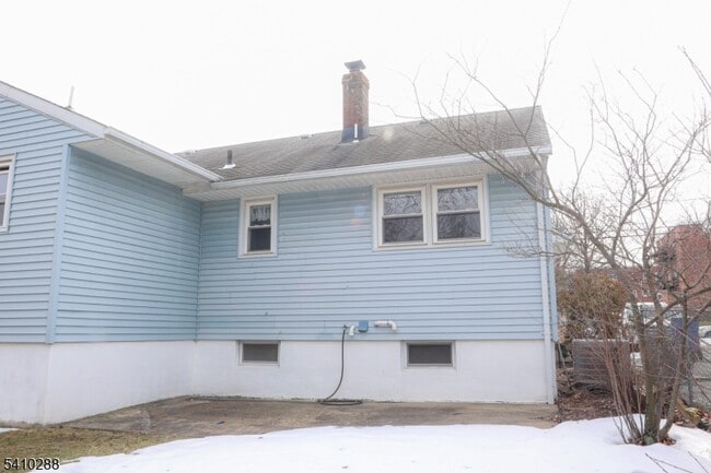 Building Photo - 118 Hobart Ave