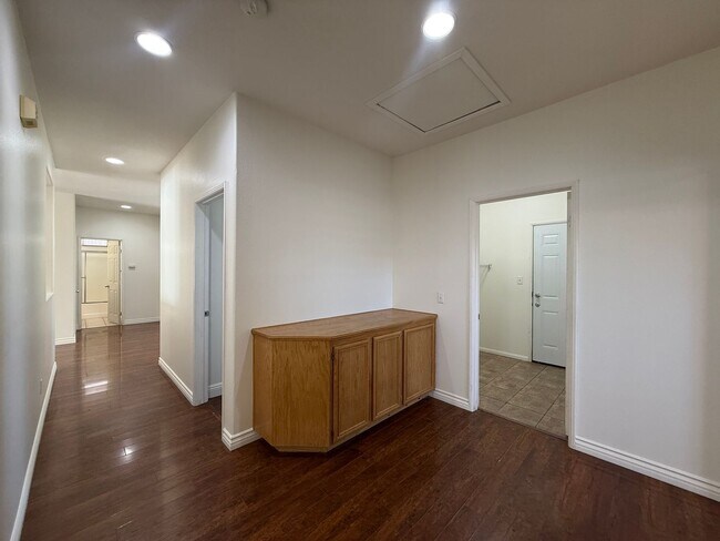 Building Photo - 39201 Jacob Dr