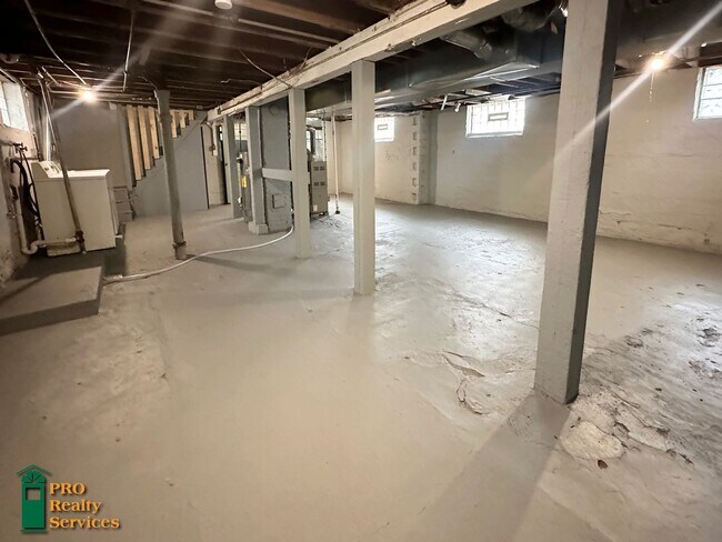 Building Photo - 4 Bedroom Home Close to Theodore Wirth Park