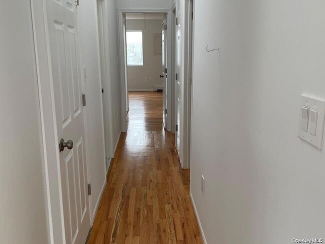 Building Photo - 715 E Walnut St