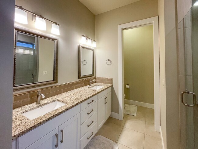 Building Photo - 307 E Grove Creek Ln