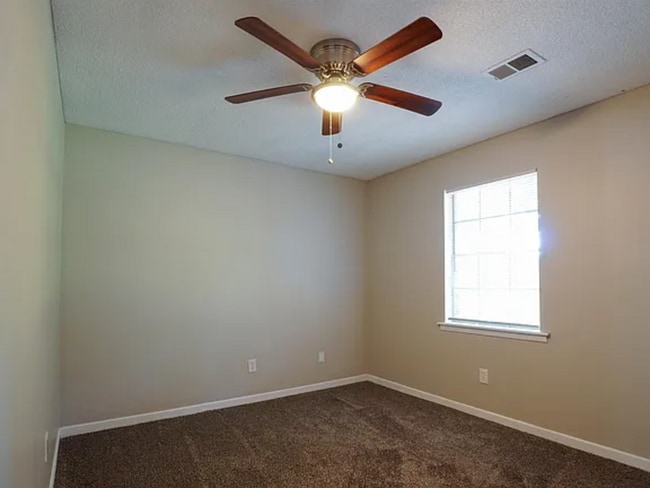 Building Photo - 2116 Greenoaks Rd