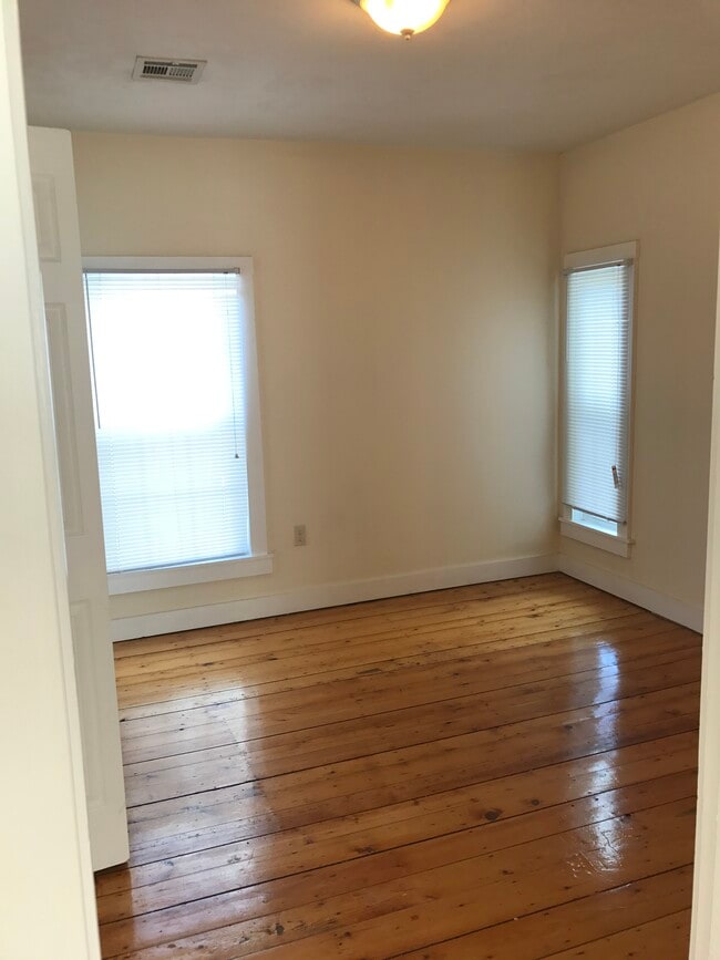 Building Photo - 41 Bowers St