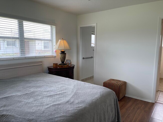 Building Photo - 2731 Emory Dr W