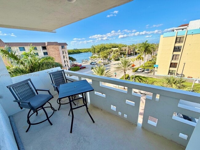 Building Photo - 3111 N Ocean Dr