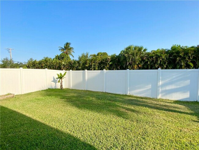 Building Photo - 4028 Tomoka Dr