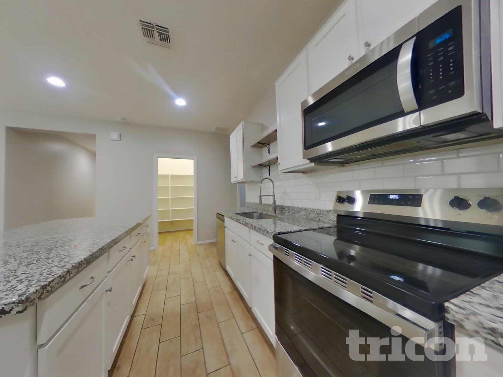 Building Photo - 15831 W Port Royale Ln