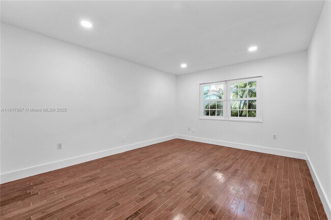 Building Photo - 13712 SW 90th Ave