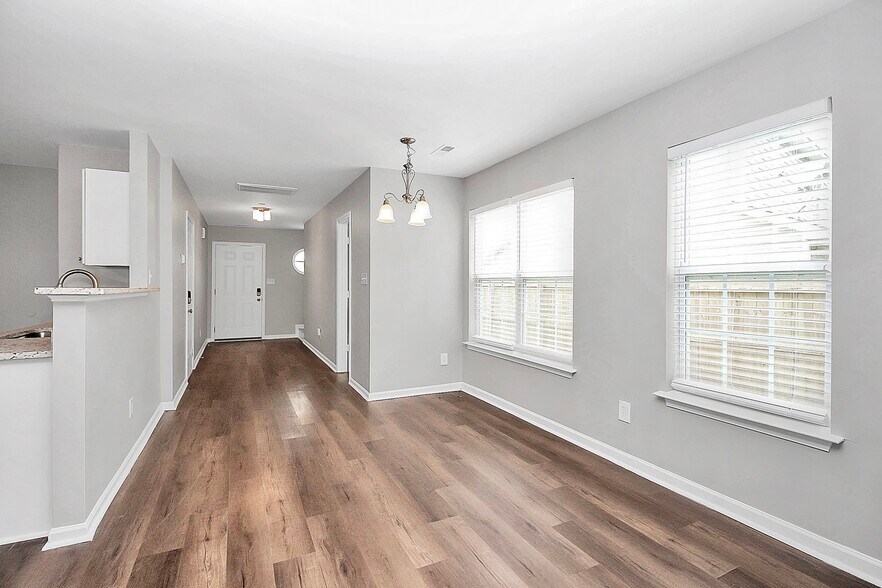 Building Photo - 3530 Crestridge Dr