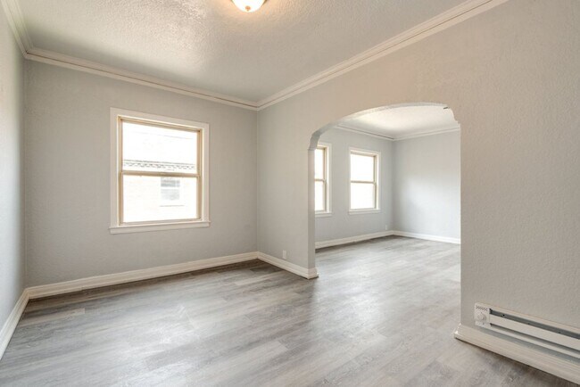 Building Photo - 2840 S Moreland Blvd