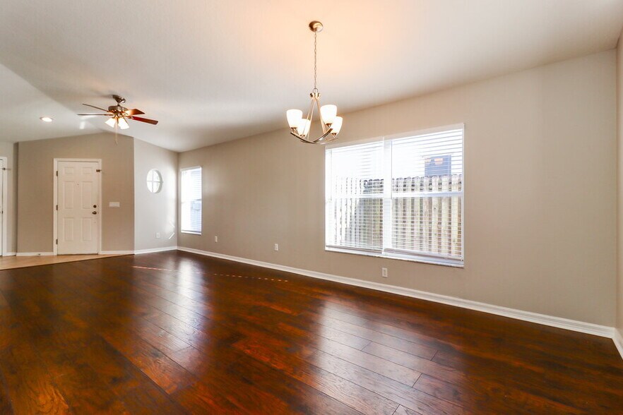 Building Photo - 18032 Birdwater Dr