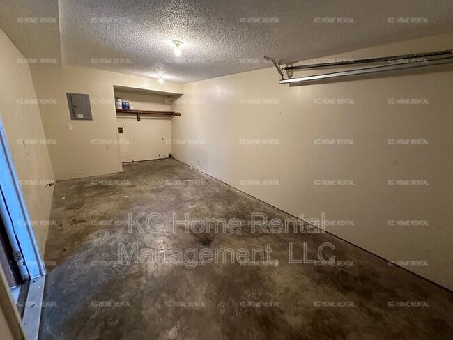 Building Photo - 502 Sky Vue Dr