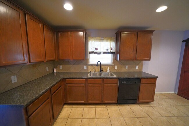 Building Photo - Great 4 Bedroom, 2.5 Bathroom Home Now Ava...