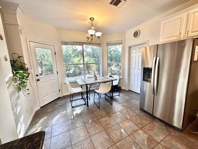 Building Photo - 10304 Peekston Dr