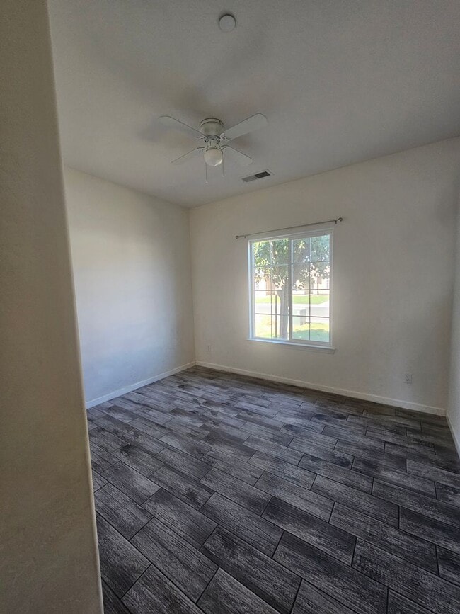 Building Photo - Single Family Home!!