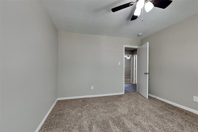 Building Photo - 25714 Oakridge Forest Ln