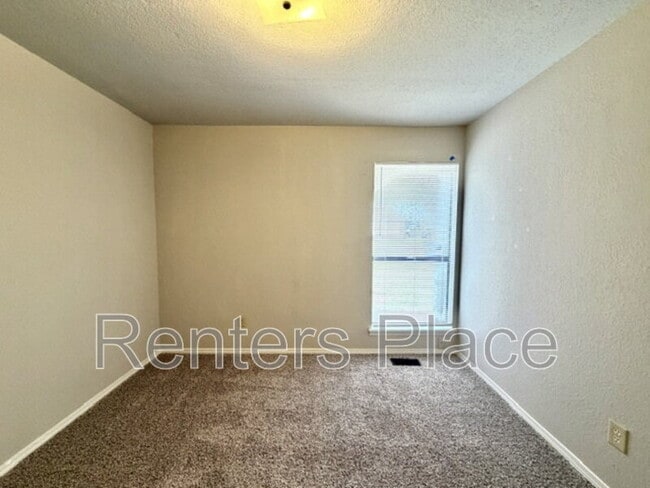Building Photo - 1548 E 74th St