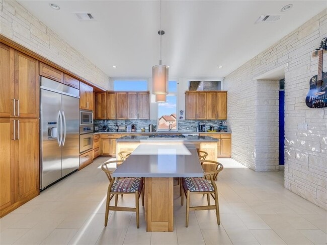 Building Photo - 6813 Valburn Dr
