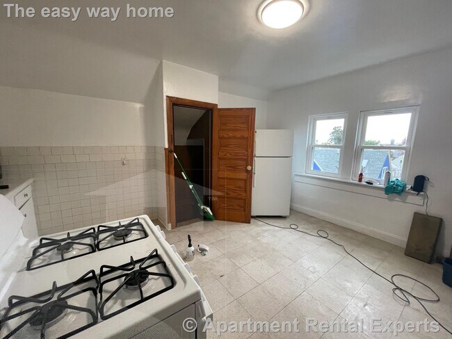 Building Photo - 145 Lowell St