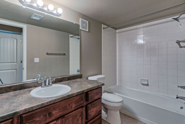 Building Photo - 3 Bedroom 2 1/2 Bath in Loveland