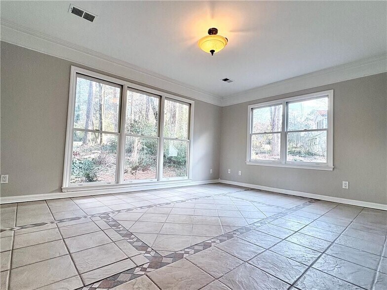 Building Photo - 1505 Yorktown Dr NW